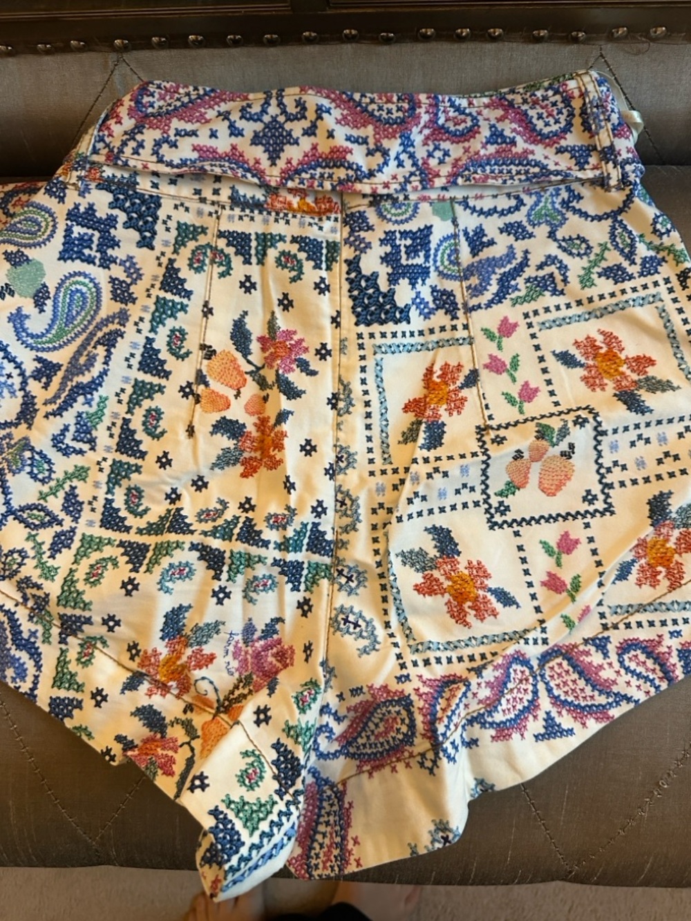 🛍️SALE🛍️ FARM Rio Romantic Bandanas Belted High-Waist Embroidered Floral Shorts - Picture 5 of 6